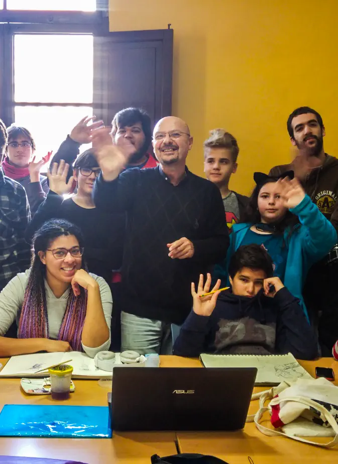 Estudiantes de Arte&Cómics en un taller artístico
