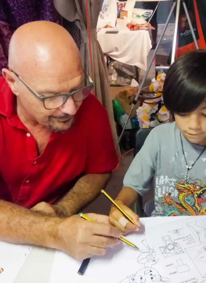 Estudiantes de Arte&Cómics en un taller artístico